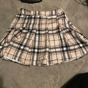 Size small cute plaid skirt . Never worn . New with tag